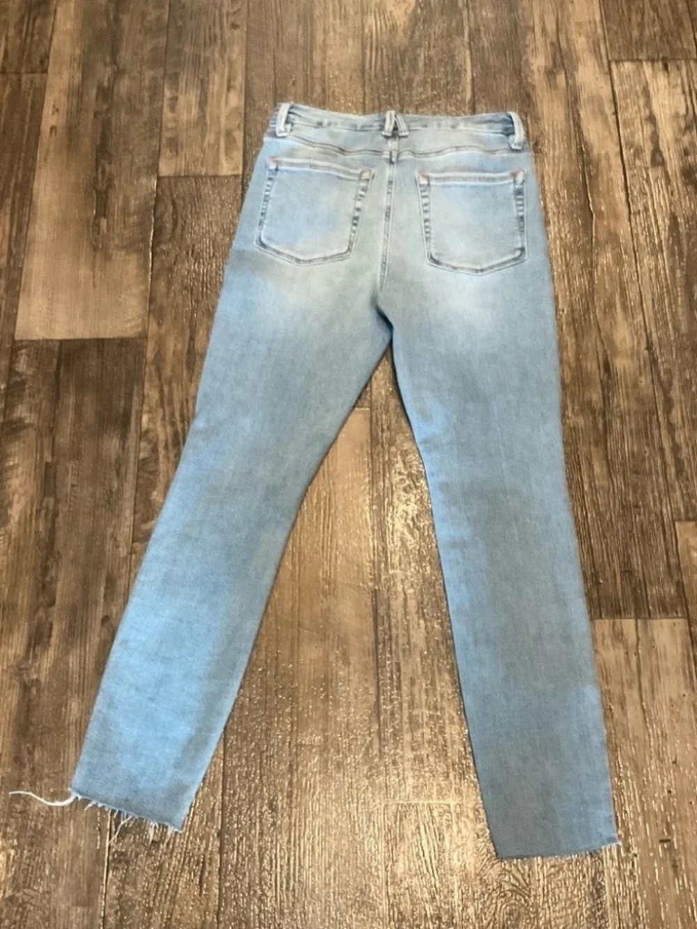 Good American Good Legs Distressed Skinny Jeans Light Wash 4/27 NWOT - Picture 4 of 6